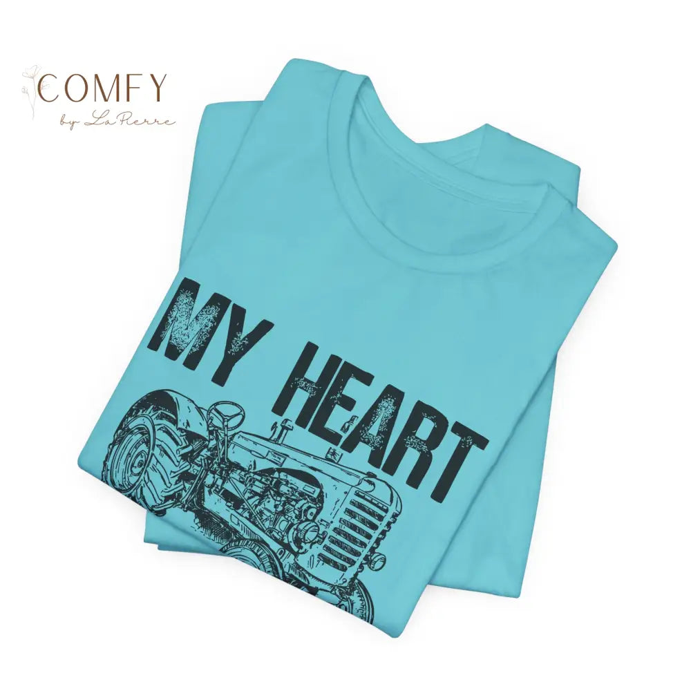 Distressed ’My Heart is in that Field’ tractor shirt - Unisex Jersey Short Sleeve Tee (XS-5XL) T-Shirt