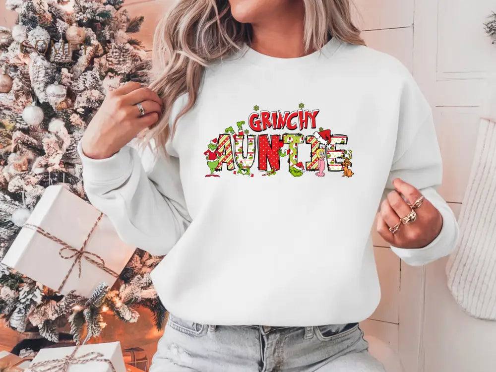 Grouchy Green Auntie Sweatshirt • Funny Holiday Aunt Crewneck • Festive Christmas Humor Pullover • Unisex Softstyle