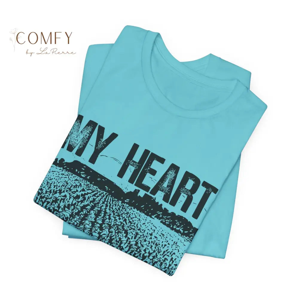 Distressed ’My Heart is in that Field’ Farming and Agriculture shirt - Unisex Jersey Short Sleeve Tee (XS-5XL) T-Shirt